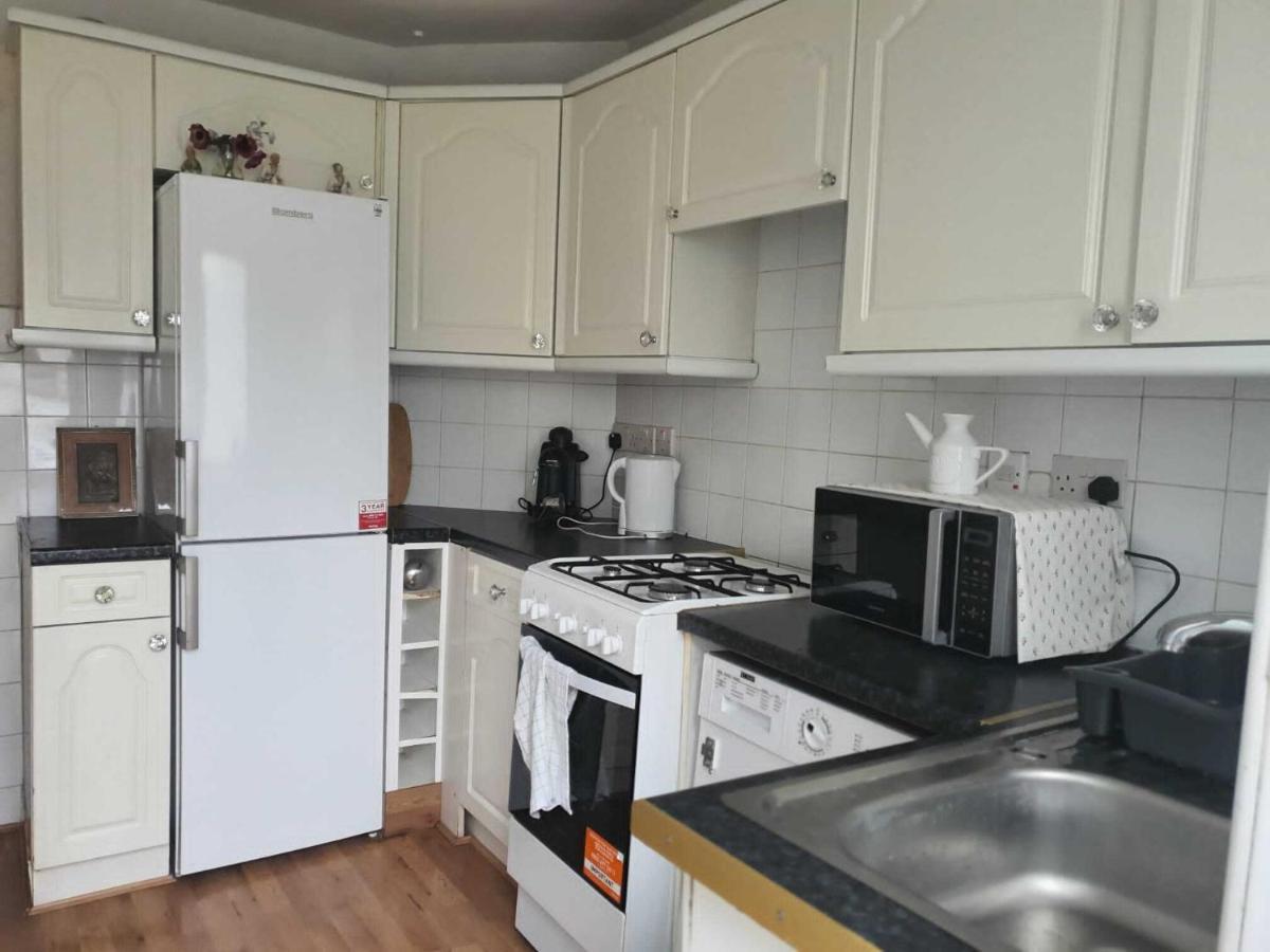 Grey Double Bedroom Londres Exterior foto